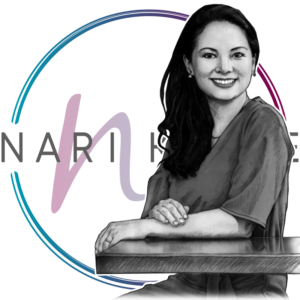 Logo von narikahle.com in weiß mit drei Kreisen und dem Schriftzug Nari Kahle in der Mitte und "nk" im Hintergrund